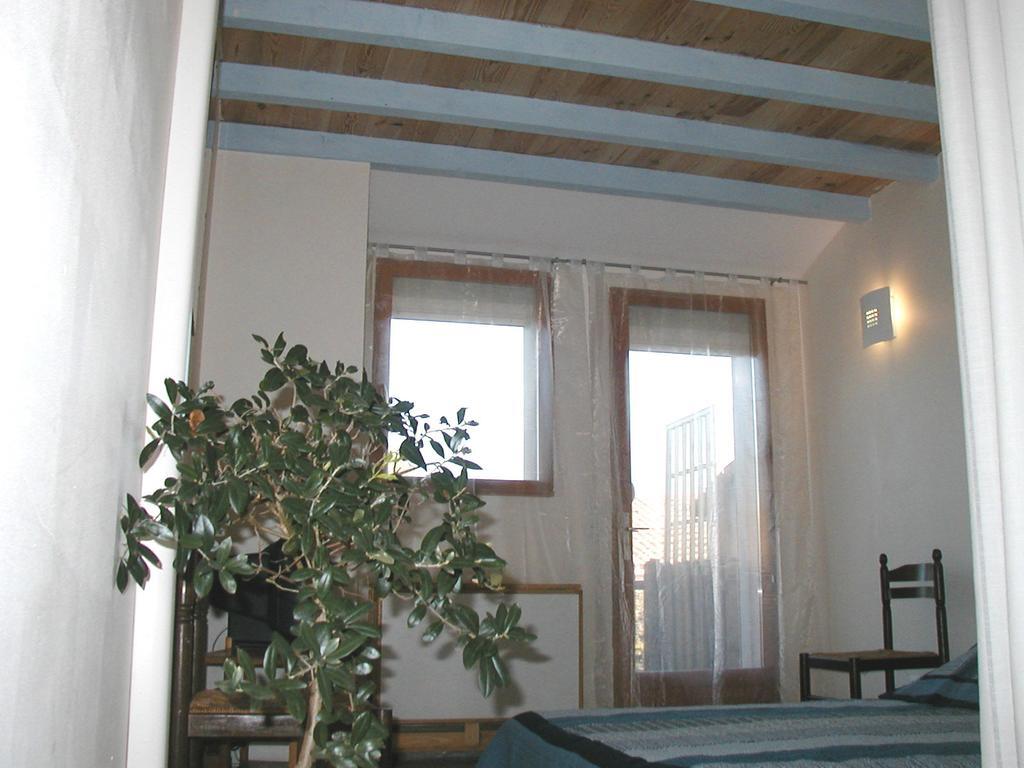 La Parenthese Apartment Sommieres Room photo
